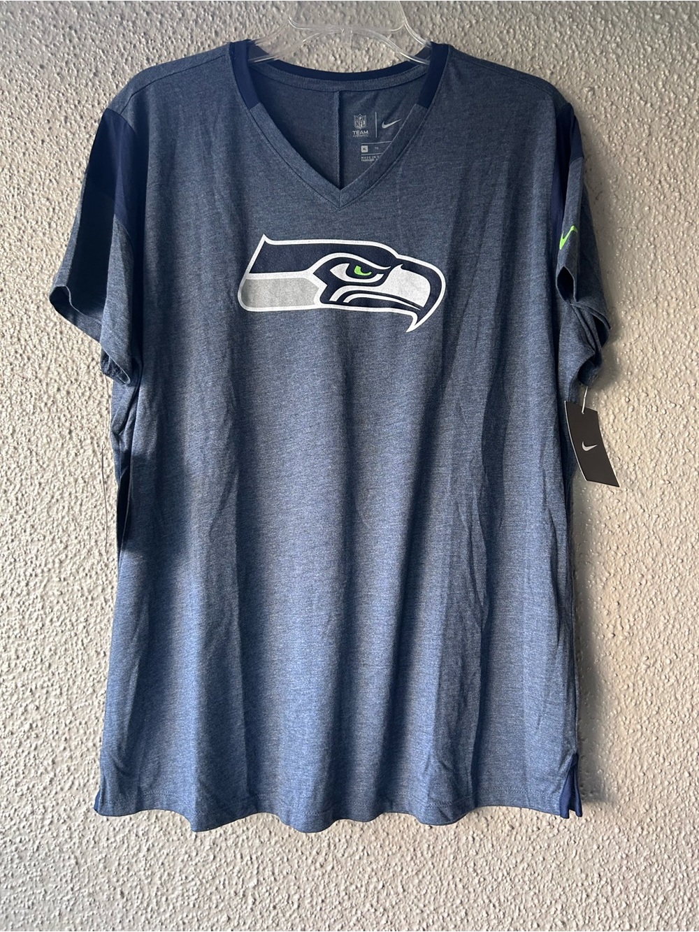 Nike women Seattle Seahawks V-Neck Tee in Navy with Lime Accent XL NWT
